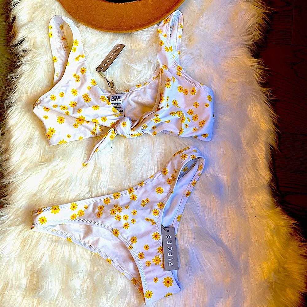 NWT Pieces yellow floral bikini 👙